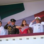 Con el pueblo, desde las gradas, conmemora Mara Lezama la Independencia con desfile cívico militar del 16 de Septiembre