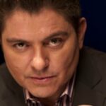 Ernesto Laguardia sufre percance automovilístico y pide ayuda sin éxito: “muy decepcionado del tal 911 de la CDMX”