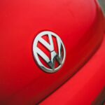 Profeco llama a revisión a miles de autos de Volkswagen