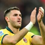 Santiago Giménez es baja con el Milan por lesión en el tobillo: “llegó el momento de parar”