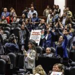 Diputados y senadores se dan Navidad de 208 mdp
