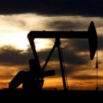 Sube precio del petróleo por renovadas hostilidades entre Estados Unidos e Irán y amenaza de cierre del mar Rojo