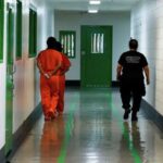 Estafan con mil 800 dólares a familiares de migrantes detenidos en Estados Unidos; prometen liberarlos